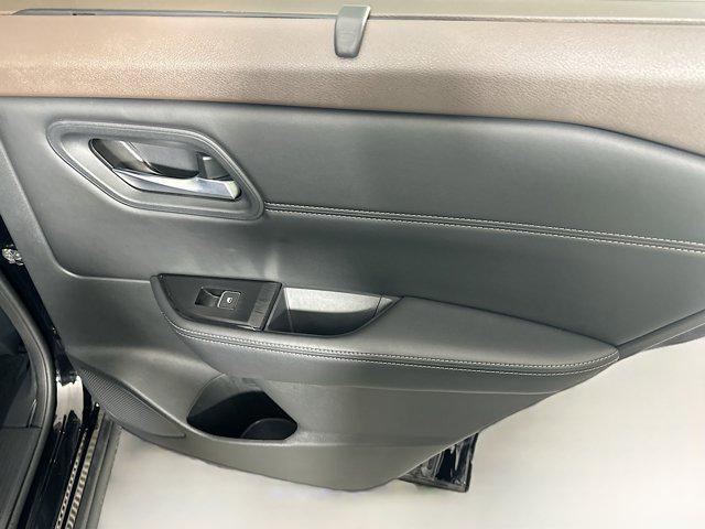 Photo of 2023 Super Black Nissan Rogue