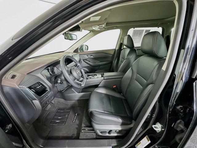 Photo of 2023 Super Black Nissan Rogue