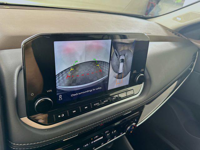 Photo of 2023 Super Black Nissan Rogue