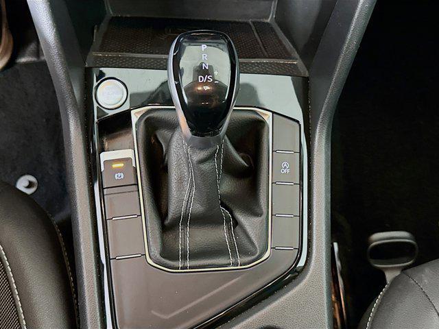 Photo of 2024 Pyrite Silver Metallic Volkswagen Taos