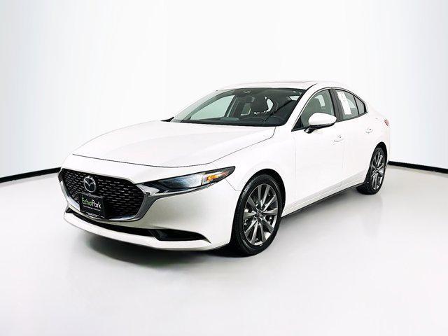 Photo of 2022 Snowflake White Pearl Mica Mazda Mazda3