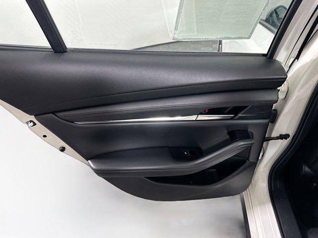 Photo of 2022 Snowflake White Pearl Mica Mazda Mazda3