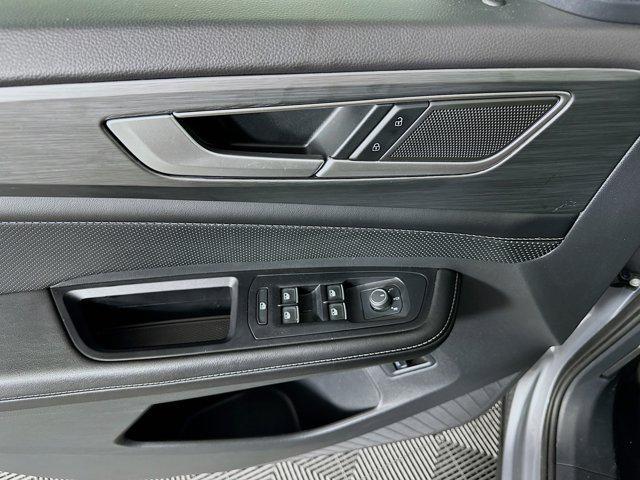 Photo of 2024 Silver Mist Metallic Volkswagen Atlas Cross Sport