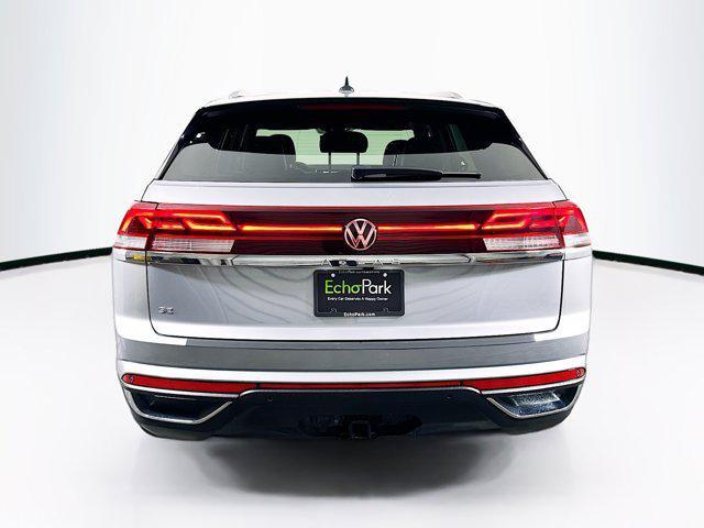 Photo of 2024 Silver Mist Metallic Volkswagen Atlas Cross Sport