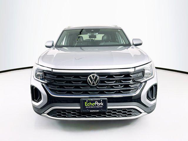 Photo of 2024 Silver Mist Metallic Volkswagen Atlas Cross Sport