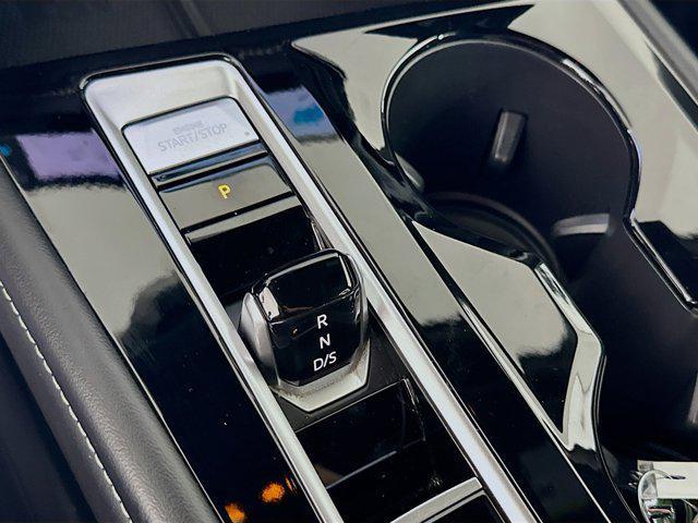 Photo of 2024 Silver Mist Metallic Volkswagen Atlas Cross Sport