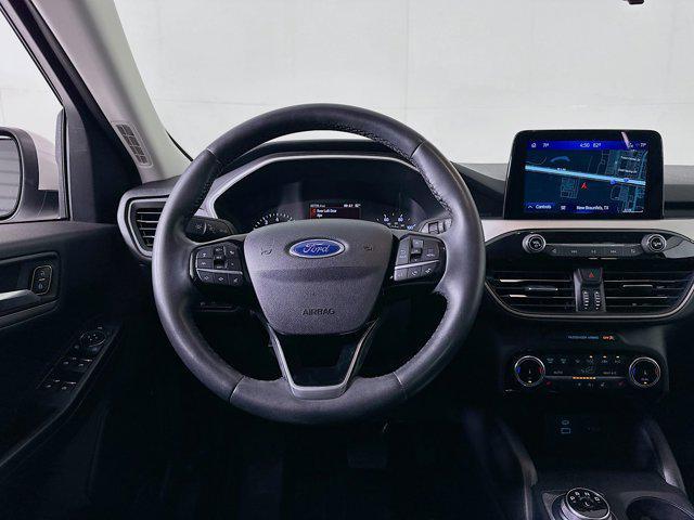 Photo of 2022 Star White Metallic Tri-Coat Ford Escape