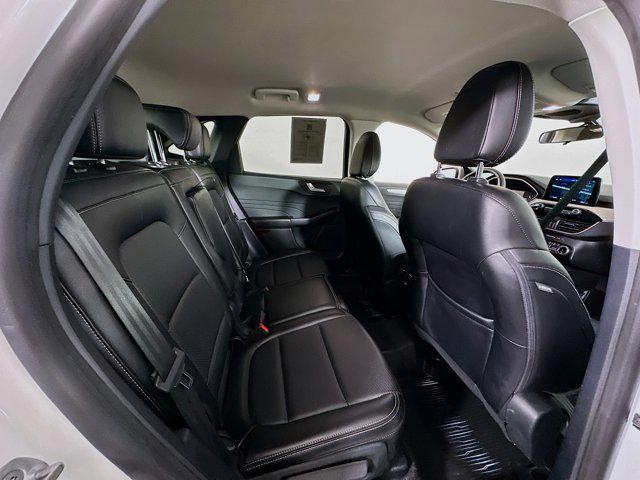 Photo of 2022 Star White Metallic Tri-Coat Ford Escape