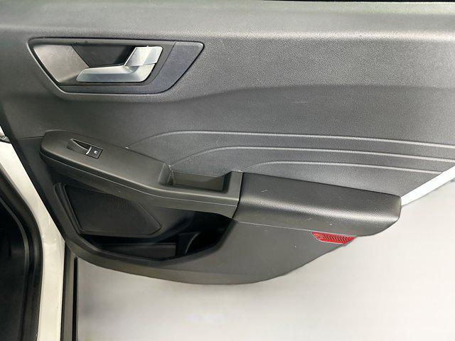 Photo of 2022 Star White Metallic Tri-Coat Ford Escape
