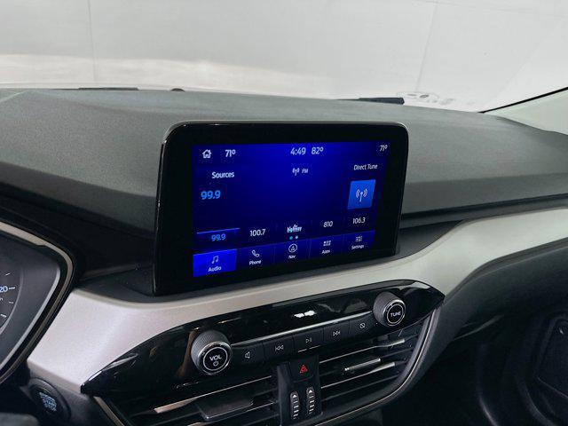 Photo of 2022 Star White Metallic Tri-Coat Ford Escape