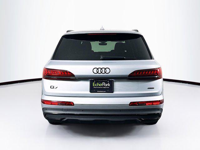 Photo of 2023 Satellite Silver Metallic Audi Q7
