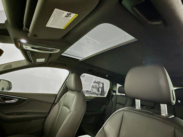 Photo of 2023 Satellite Silver Metallic Audi Q7