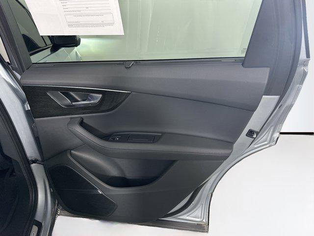 Photo of 2023 Satellite Silver Metallic Audi Q7