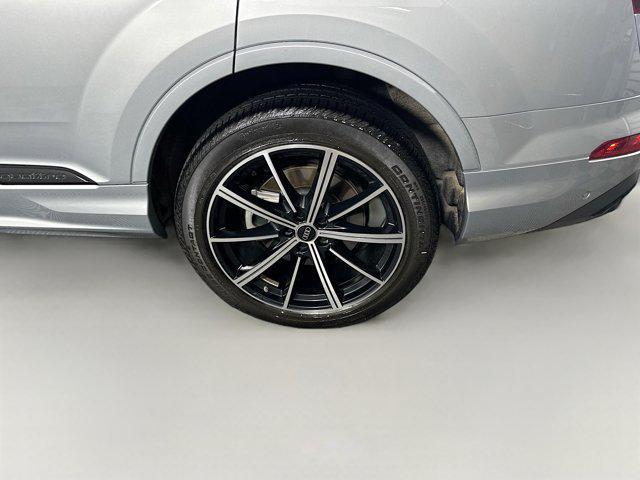 Photo of 2023 Satellite Silver Metallic Audi Q7