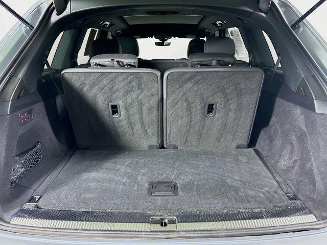 Photo of 2023 Satellite Silver Metallic Audi Q7