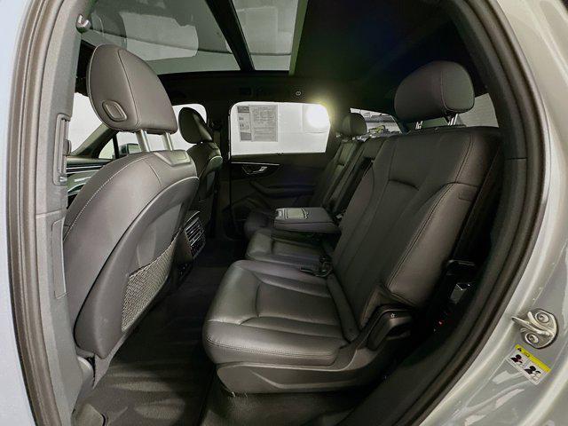 Photo of 2023 Satellite Silver Metallic Audi Q7