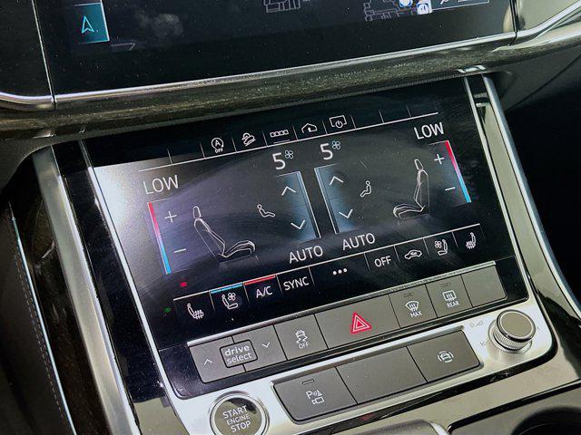 Photo of 2023 Satellite Silver Metallic Audi Q7