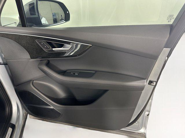 Photo of 2023 Satellite Silver Metallic Audi Q7
