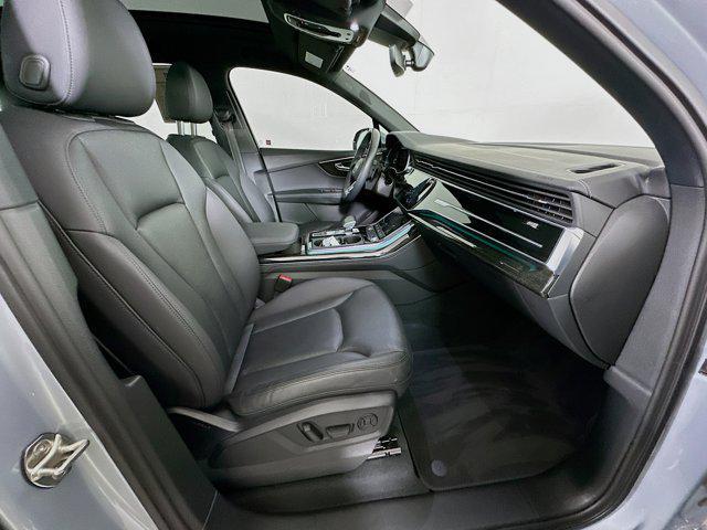Photo of 2023 Satellite Silver Metallic Audi Q7