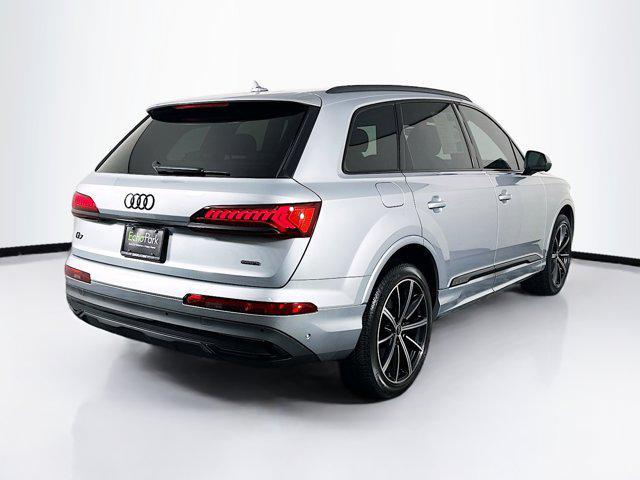 Photo of 2023 Satellite Silver Metallic Audi Q7