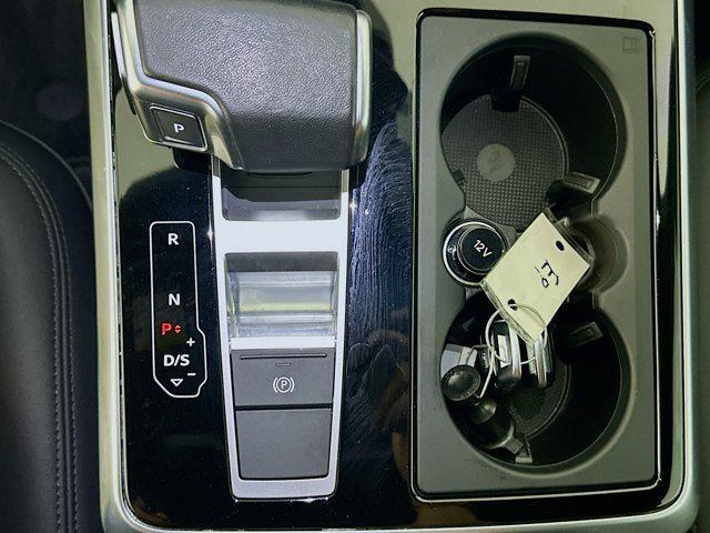 Photo of 2023 Satellite Silver Metallic Audi Q7