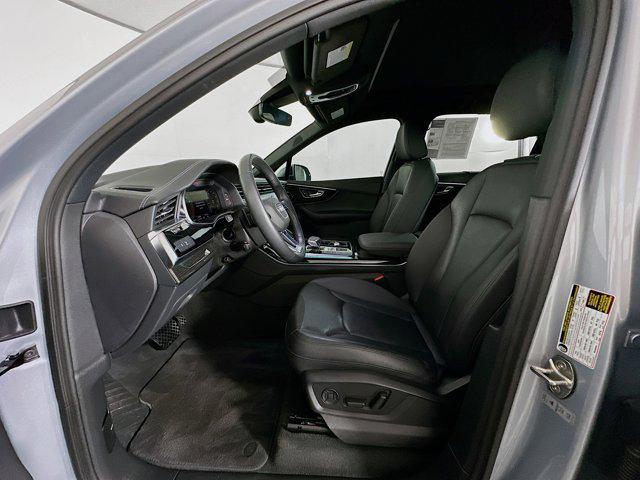 Photo of 2023 Satellite Silver Metallic Audi Q7
