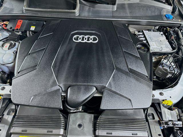 Photo of 2023 Satellite Silver Metallic Audi Q7