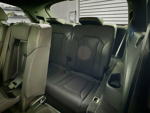 Photo of 2023 Satellite Silver Metallic Audi Q7