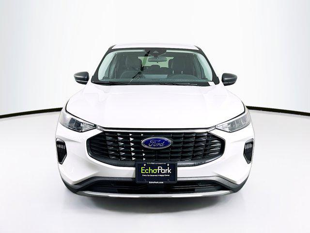Photo of 2024 Oxford White Ford Escape