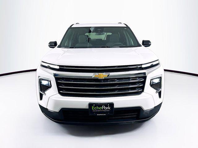 Photo of 2025 Summit White Chevrolet Traverse