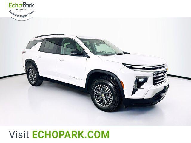 Photo of 2025 Summit White Chevrolet Traverse