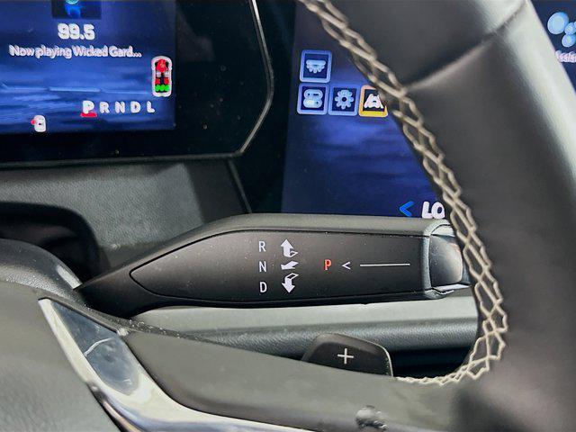 Photo of 2025 Summit White Chevrolet Traverse