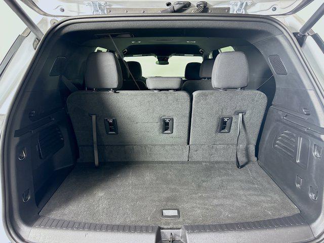 Photo of 2025 Summit White Chevrolet Traverse
