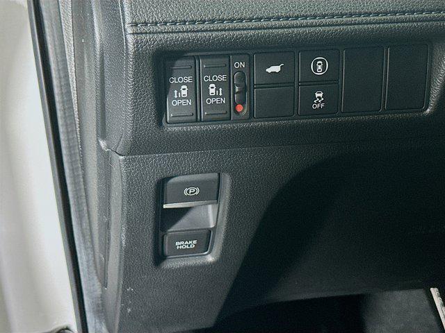 Photo of 2023 Platinum White Pearl Honda Odyssey
