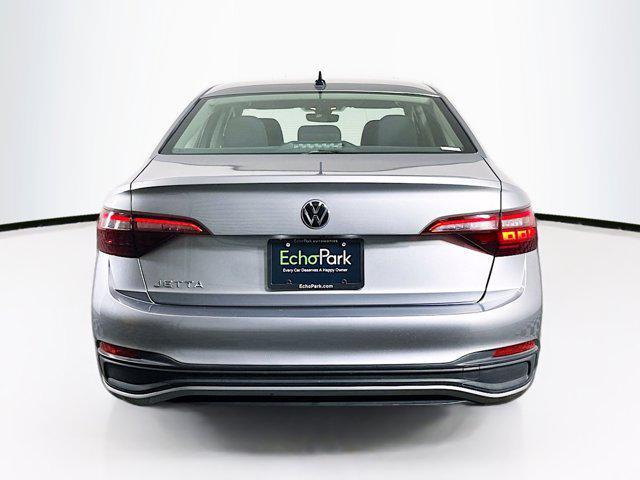 Photo of 2024 Pyrite Silver Metallic Volkswagen Jetta