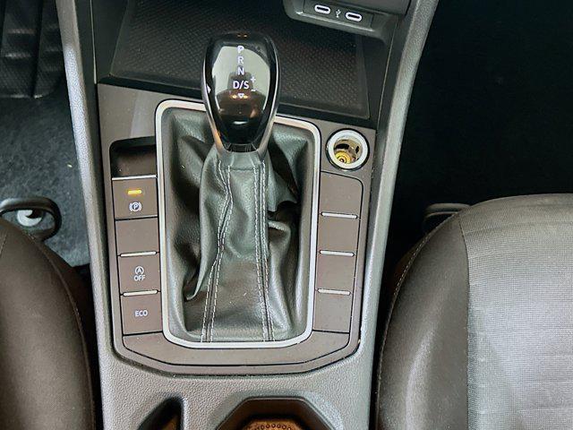 Photo of 2024 Pyrite Silver Metallic Volkswagen Jetta