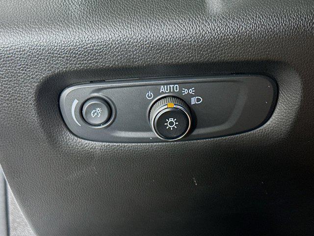 Photo of 2021 Summit White Chevrolet Traverse