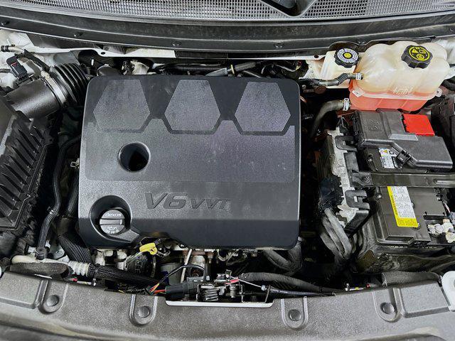 Photo of 2021 Summit White Chevrolet Traverse
