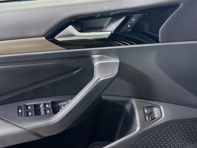 Photo of 2021 Deep Black Pearl Volkswagen Jetta