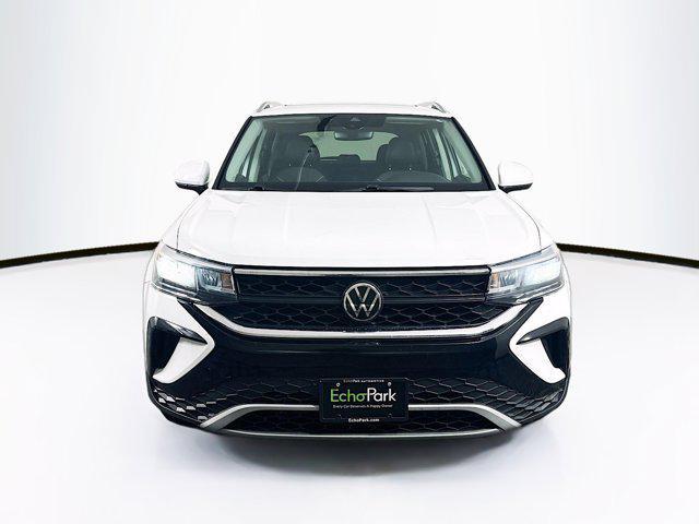 Photo of 2023 Pure White Volkswagen Taos
