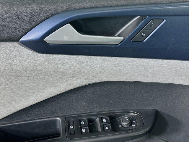 Photo of 2023 Pure White Volkswagen Taos