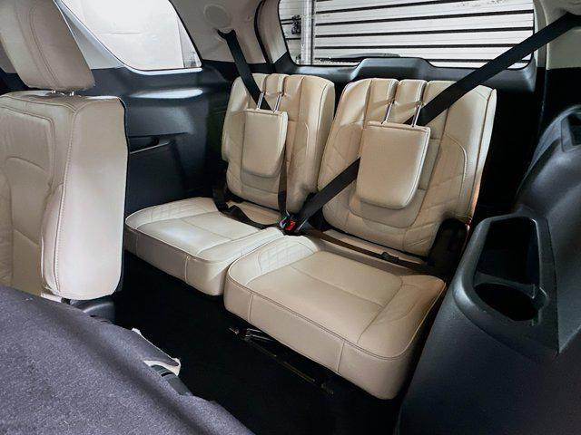 Photo of 2018 White Platinum Metallic Tri-Coat Ford Explorer