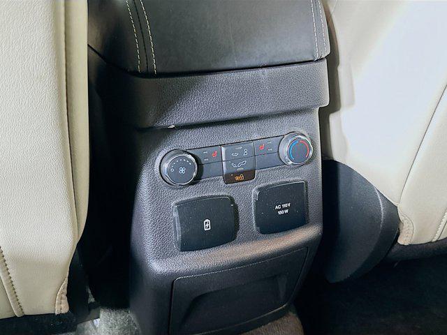 Photo of 2018 White Platinum Metallic Tri-Coat Ford Explorer