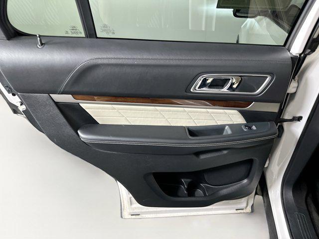 Photo of 2018 White Platinum Metallic Tri-Coat Ford Explorer