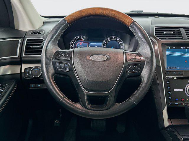 Photo of 2018 White Platinum Metallic Tri-Coat Ford Explorer