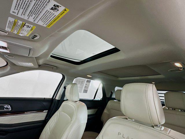 Photo of 2018 White Platinum Metallic Tri-Coat Ford Explorer