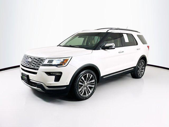Photo of 2018 White Platinum Metallic Tri-Coat Ford Explorer