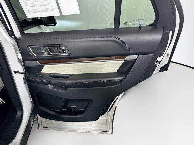 Photo of 2018 White Platinum Metallic Tri-Coat Ford Explorer
