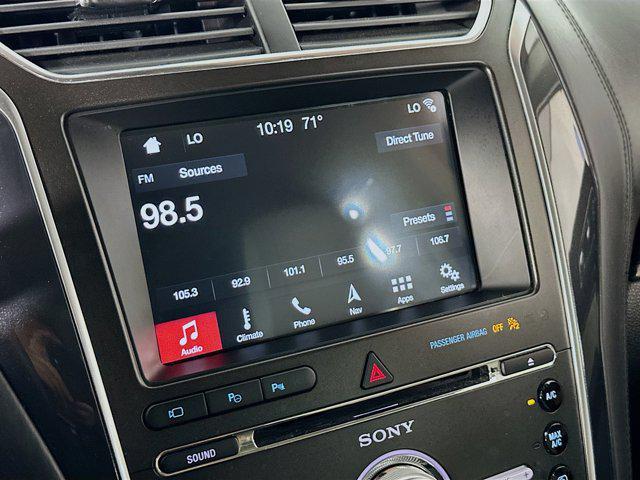 Photo of 2018 White Platinum Metallic Tri-Coat Ford Explorer