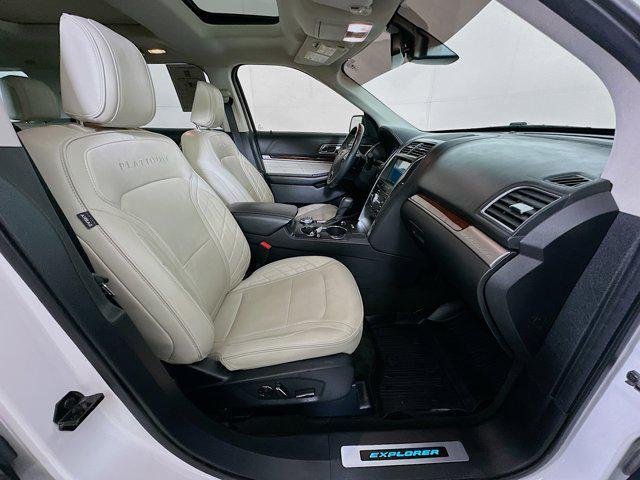 Photo of 2018 White Platinum Metallic Tri-Coat Ford Explorer